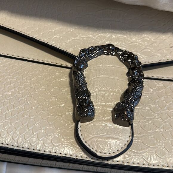 NWOT Beige Tiger Head Buckle Crossbody Bag in Beige with Black Buckle OS - Picture 8 of 14